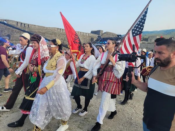 Aleksander Çipa per gjirokastraonline:Nata e gjashtë e Festivalit Folklorik Kombëtar të Gjirokastrës